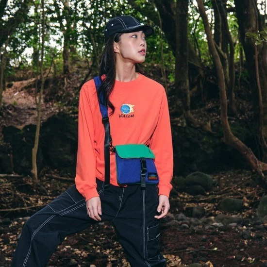 Volcom 2022 SS Unisex Street Style Logo Messenger & Shoulder Bags For Men No Color Specification X One Size 3 Volcom 2022 SS Unisex Street Style Logo Messenger & Shoulder Bags For Men No Color Specification X One Size