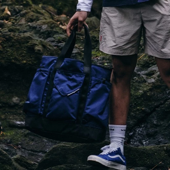 Volcom 2022 SS Unisex Street Style 2WAY Logo Messenger & Shoulder Bags For Men Red X One Size 5 Volcom 2022 SS Unisex Street Style 2WAY Logo Messenger & Shoulder Bags For Men Red X One Size - Image 3